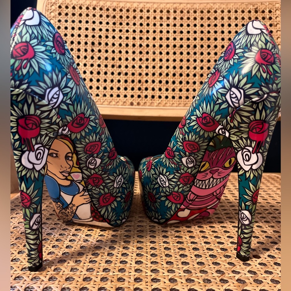 Taylor Says WONDERLAND Colorful Graphic Heels - Picture 7 of 9